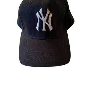 Lights up! Black NY Logo Baseball Hat